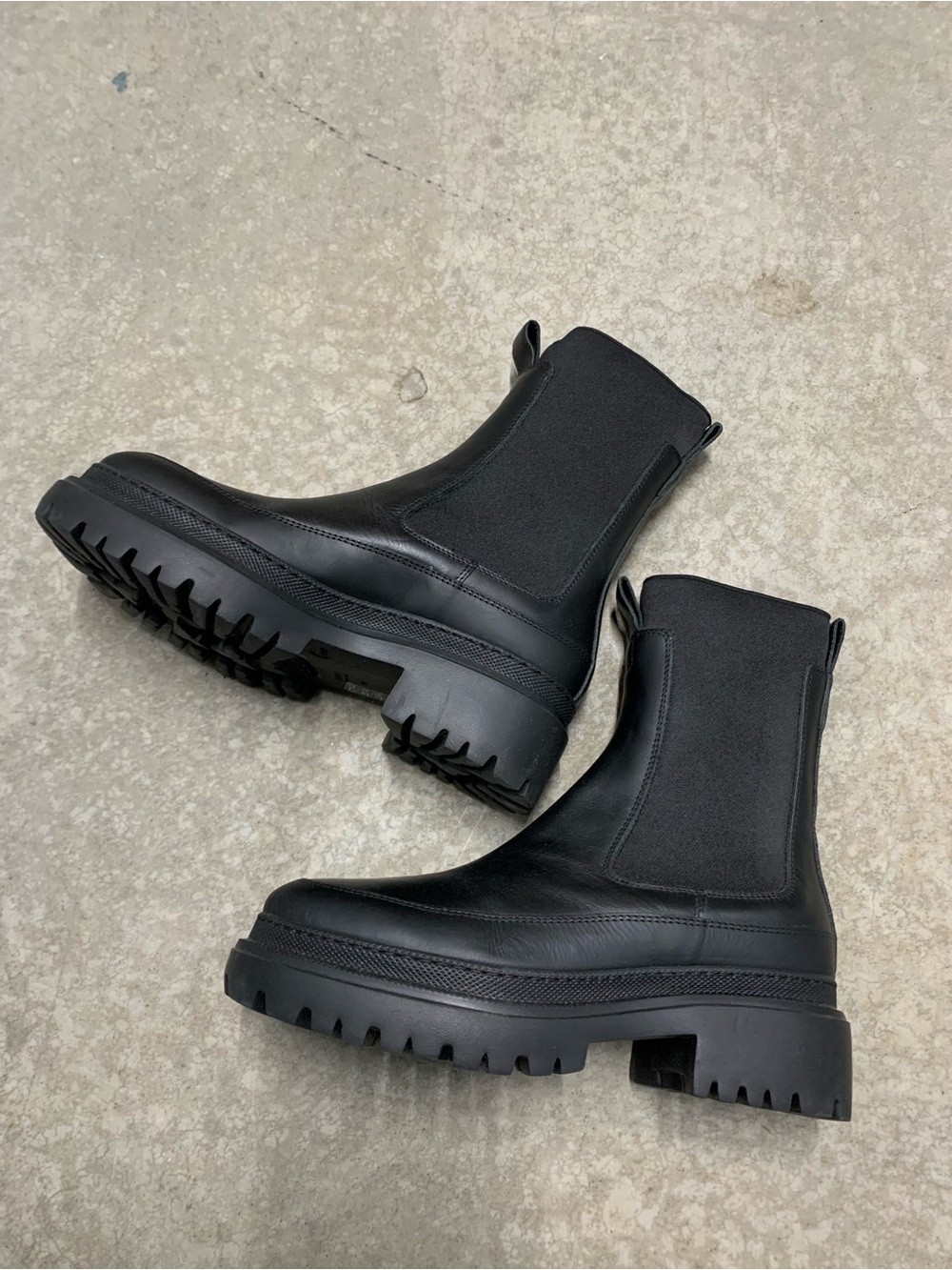 ARKET Women’s Chunky Leather Ankle Boots - size US 6